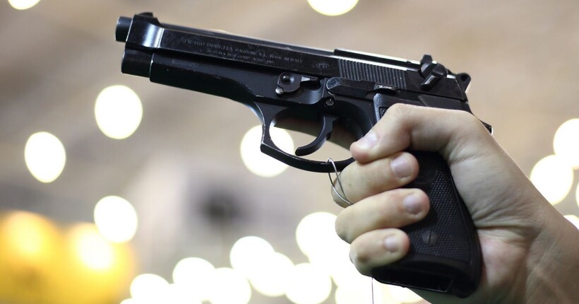 Конфлікт у Дніпрі: 14-річна дівчина підстрелила 17-річну знайому