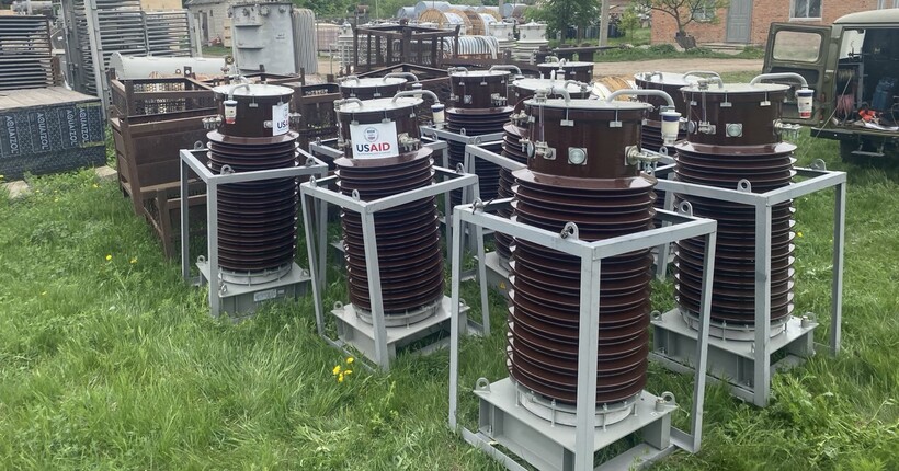 США передали Україні обладнання для ремонту електромережі Харкова