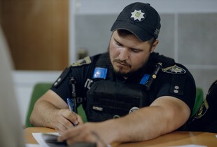 Правоохоронець може затримати чоловіка за відмову показати документи, - Нацполіція