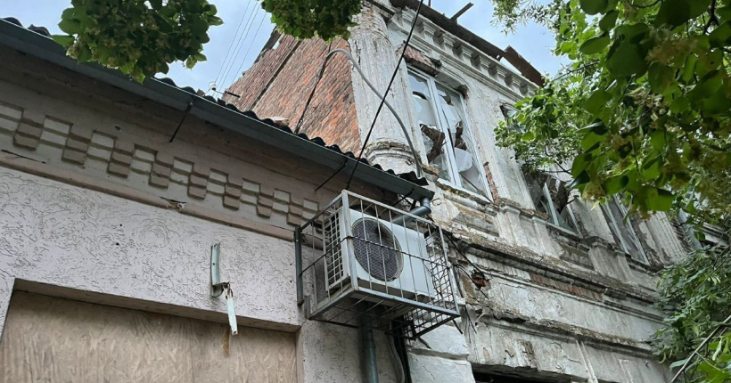 Росіяни вночі обстріляли Нікополь: пошкоджені будинки та лінія електропередач
