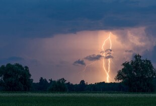 Дощі з грозами та +30°: якою буде погода в Україні 31 травня