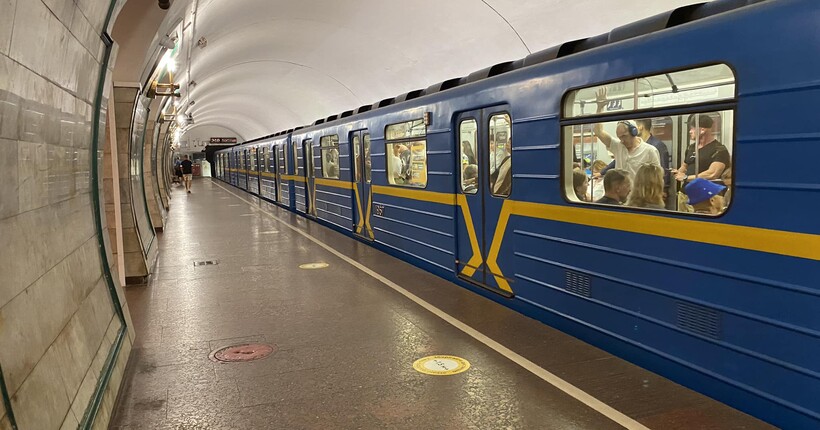 У київському метро збільшать інтервали руху поїздів: у чому причина