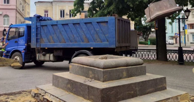 У Харкові розібрали постамент пам’ятника Пушкіну 