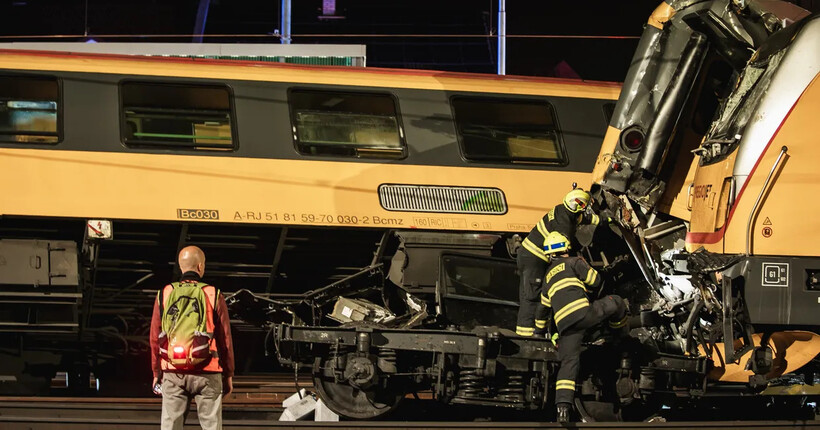 Аварія на залізниці у Чехії: пасажири причіпних вагонів до України не постраждали