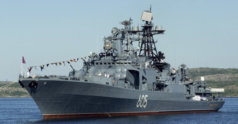 У Баренцовому морі спалахнув російський корабель: на борту знаходяться кілька сотень членів екіпажу