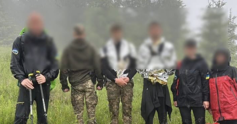 Двоє чоловіків хотіли незаконно потрапити у Румунію, однак заблукали у горах і викликали рятувальників 