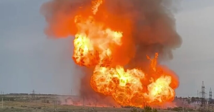 На російському газосховищі в Саратові пролунав потужний вибух (відео пожежі)