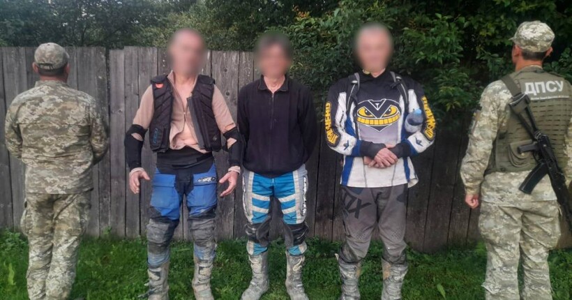 Троє мотоциклістів з Німеччини та Італії намагалися незаконно перетнути кордон в Карпатах