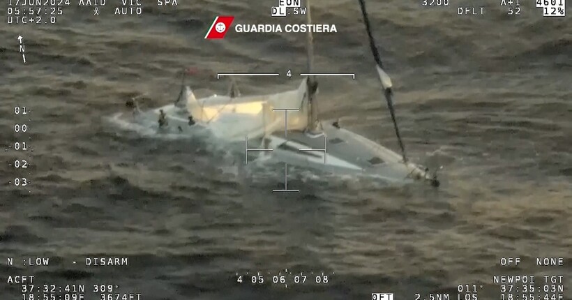 Біля берегів Італії сталось дві аварії кораблів: 11 загиблих, 64 зниклих безвісти