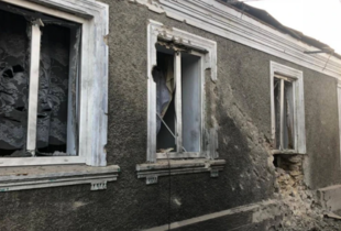 Окупанти обстріляли гуманітарний штаб у Херсоні: пʼятеро постраждалих