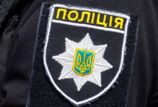 У Києві затримали чотирьох чоловіків, які напали на жінку та вкрали у неї 3 мільйони гривень