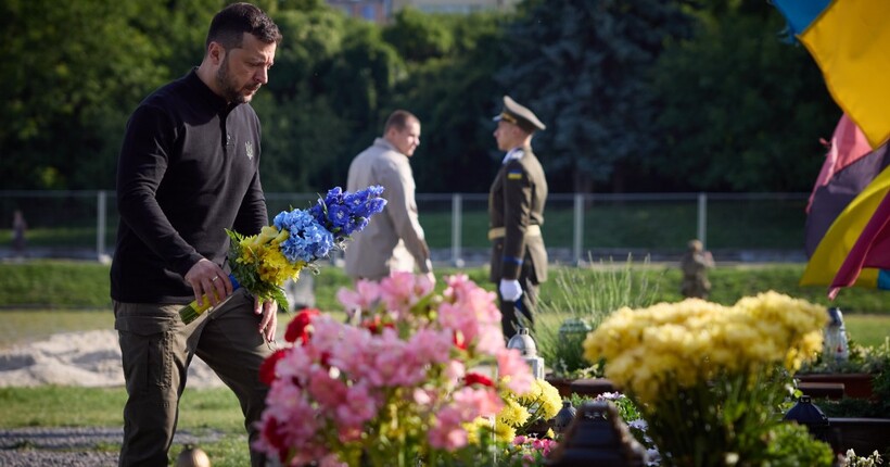 Зеленський у Львові вшанував пам’ять загиблих військових