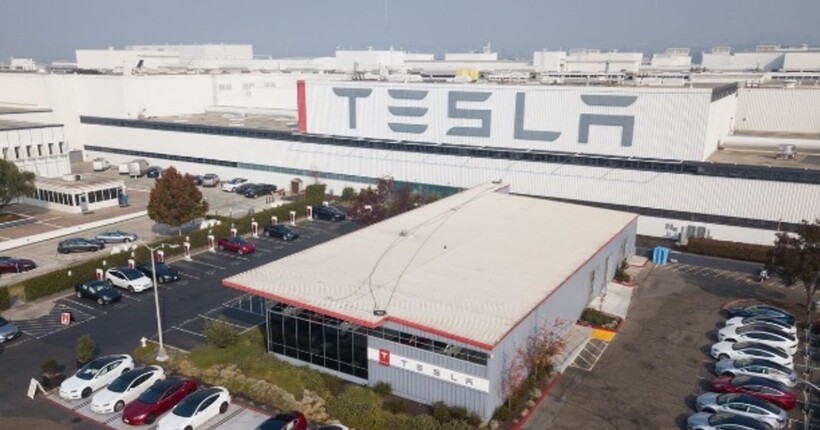 Регулятор наказав Tesla припинити токсичні викиди на заводі в Каліфорнії