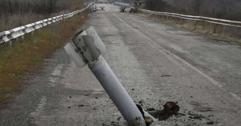 На Миколаївщині уламки збитої ракети впали на проїжджу частину, є постраждалий