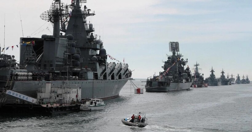 росія тримає у Чорному морі два військові кораблі, - ВМС