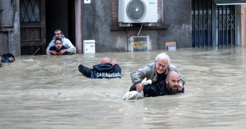 На півночі Італії вирує негода: рятувальники евакуюють людей