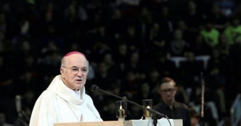 Ватикан відлучив від церкви архієпископа, який назвав Папу Франциска 