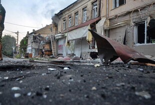 Росіяни вдарили по житловим кварталам Херсона: постраждала вагітна жінка