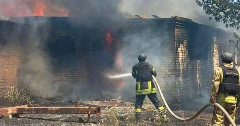 У Херсоні під час гасіння пожежі від повторного обстрілу постраждав рятувальник, - ДСНС