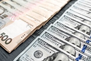 Долар вже коштує понад 41 гривню: що штовхає курс та які прогнози