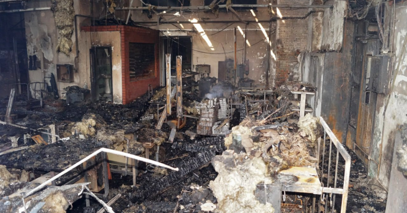 У рф показали наслідки пожежі на заводі низьковольтної апаратури у Курській області