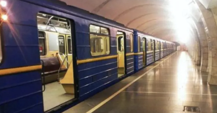 У Києві закрили на вхід три станції метро на 