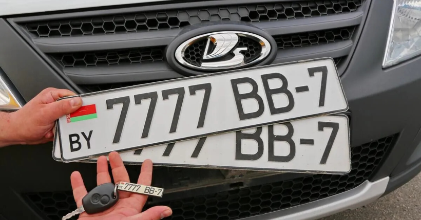 Естонія слідом за Латвією та Литвою заборонила вʼїзд автівок із білоруськими номерами