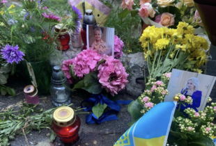 Мама з небес все бачить: донька Фаріон показала стихійний меморіал на місці її вбивства