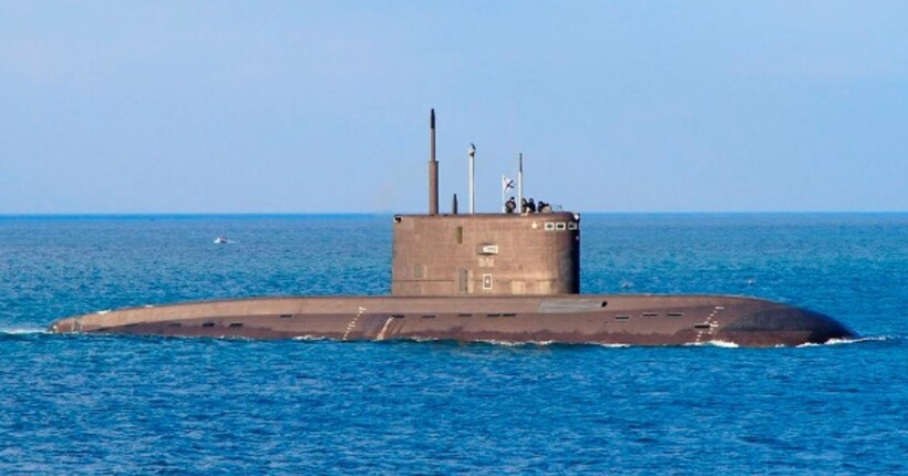 росія тримає підводний ракетоносій в Чорному морі, Азовське - 