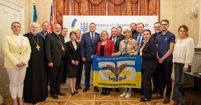 Залужний зустрівся з лідерами українських громадських і благодійних організацій у Великій Британії