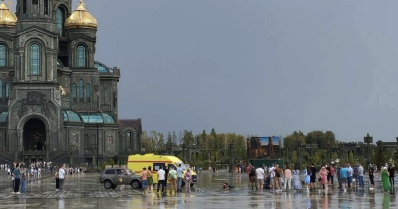 У Підмосков'ї блискавка поцілила у трьох росіян (відео)