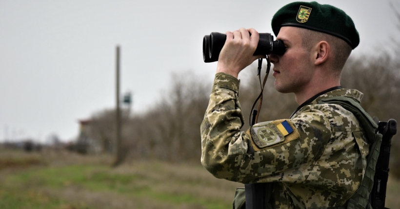 Прикордонники знайшли у очереті чоловіка, який збирався втекти у Молдову