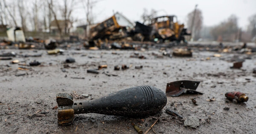 Поліцейські врятували чотирьох жінок, які пішки з Красногорівки пройшли 12 км під обстрілами 