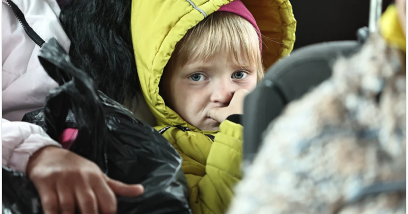 Батьків, які відмовляються евакуюватися з дітьми з прифронтових територій, чекатиме кримінальна відповідальність, - МВС