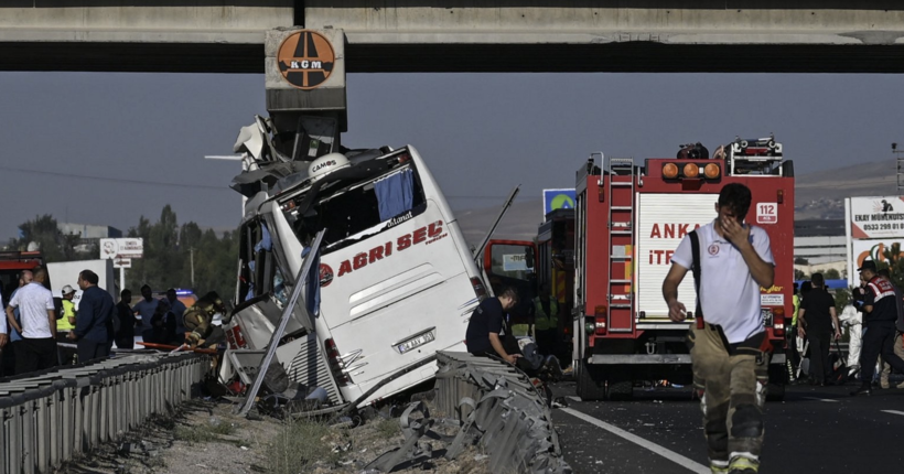 В Анкарі пасажирський автобус потрапив у смертельну ДТП: що відомо