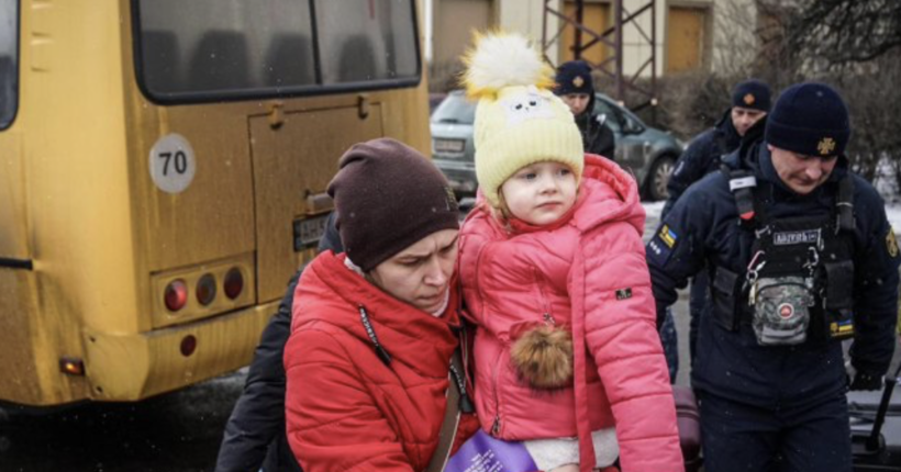 Стало відомо, скільки людей евакуювали з Сумської області