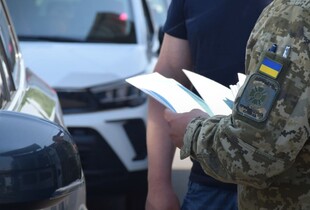 Виїзд чоловіків за кордон під час війни: що змінилося та хто має на це право