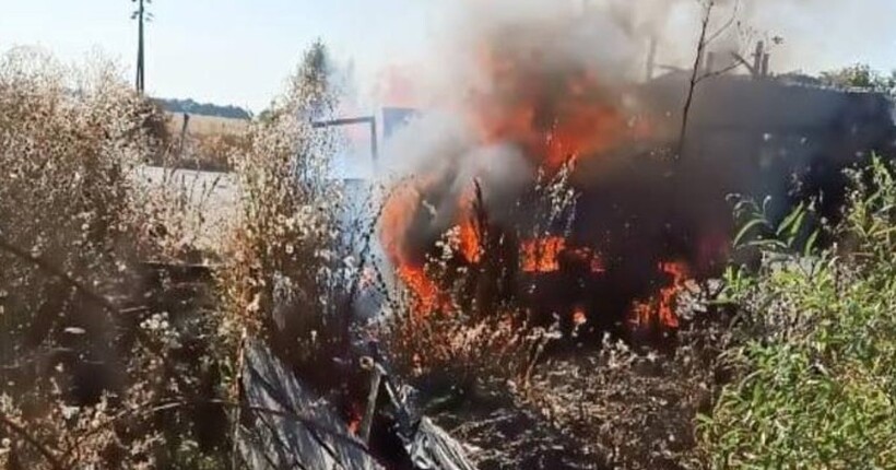 На Сумщині окупанти атакували цивільний автомобіль дроном, загинуло подружжя