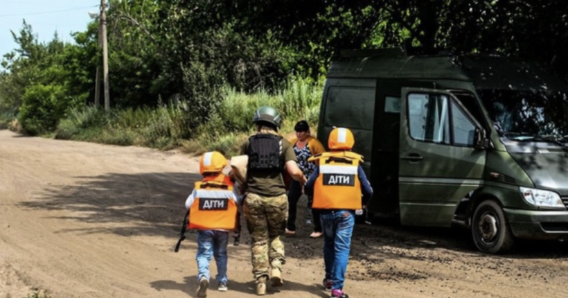 На Донеччині знову розширили зону примусової евакуації родин з дітьми