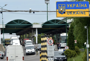 Українців попередили про можливі затримки при перетині кордону з Польщею: що трапилося