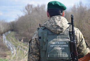 Прикордонники затримали групу чоловіків, які намагалися переплисти Тису на гумовому човні