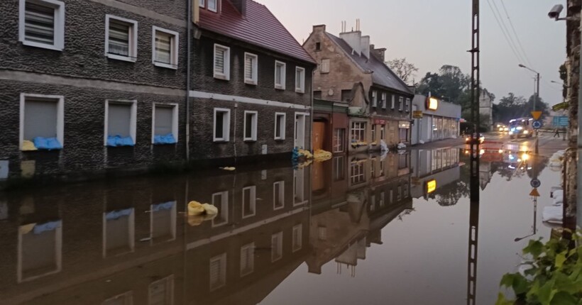 Повінь в Польщі: до ліквідації наслідків негоди залучили військових хіміків