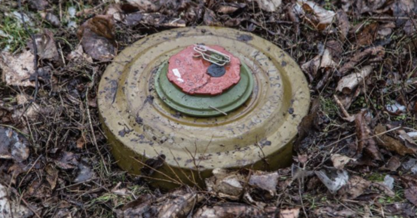 На Херсонщині двоє чоловіків підірвалися на ворожих мінах