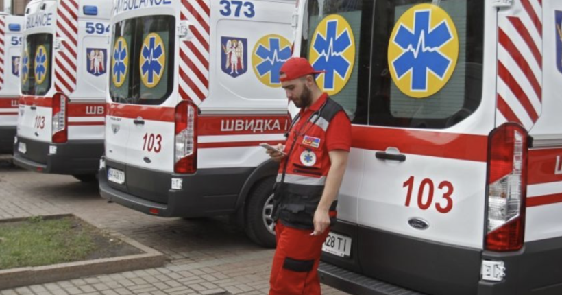 Армія рф вчергове скинула з дрона вибухівку на цивільний автомобіль, є постраждалі