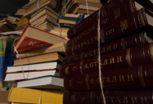 Російські книги допомогли ЗСУ: волонтери розповіли, як зібрали кошти на авто для наших військових