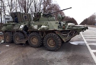 Окупанти переміщують військову техніку в Маріуполі (фото)