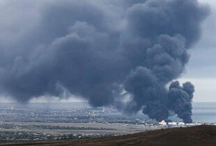 Нафтобаза у Феодосії досі палає: у окупантів бракує води для гасіння