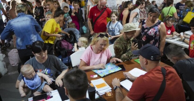 Кожен десятий в Україні - ВПО: МОМ оприлюднила свіжий звіт 