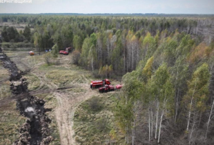 На Чернігівщині намагаються загасити торф'яну пожежу, яка триває вже майже місяць