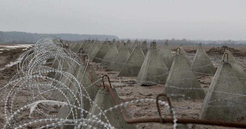 Польща запустила будівництво лінії укріплень на кордоні з рф, - Туск